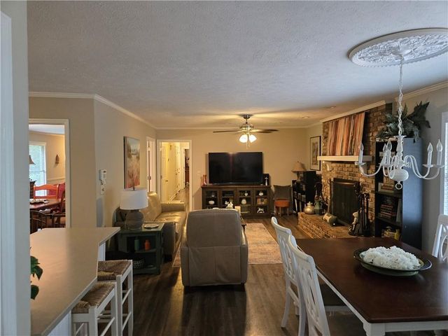 2637 Sunny Lane SE, Marietta, GA 30067