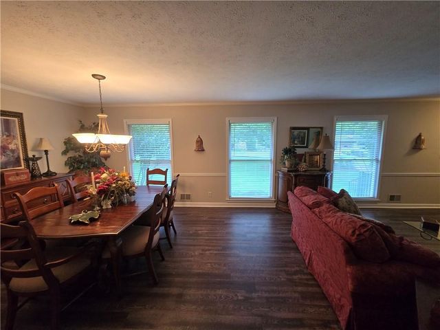 2637 Sunny Lane SE, Marietta, GA 30067