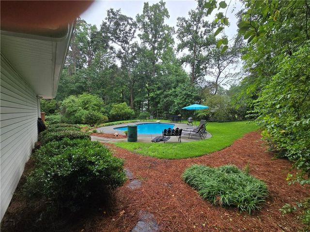2637 Sunny Lane SE, Marietta, GA 30067
