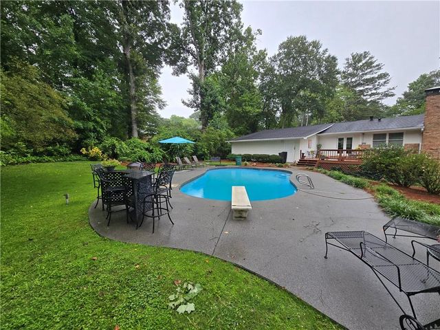 2637 Sunny Lane SE, Marietta, GA 30067