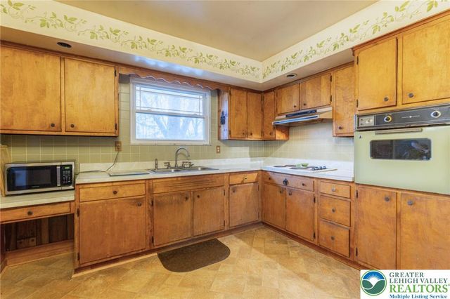 4286 Adams Avenue, Lower Saucon Twp, PA 18015