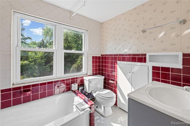 19485 Eastwood Drive, Harper Woods, MI 48225