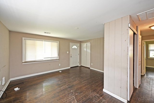 408 Roebling Road, Delhi Twp, OH 45204