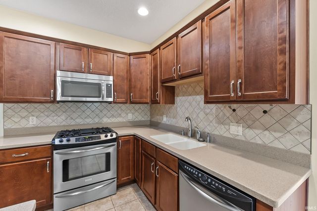 9429 Fireside Court, Fort Wayne, IN 46804