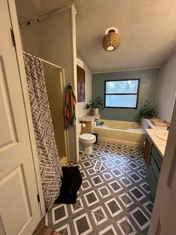 236 Oak Grove Circle, Elm Mott, TX 76640