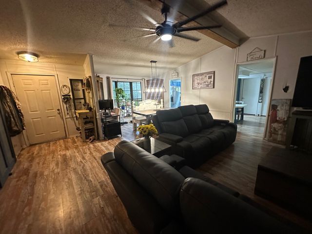 236 Oak Grove Circle, Elm Mott, TX 76640