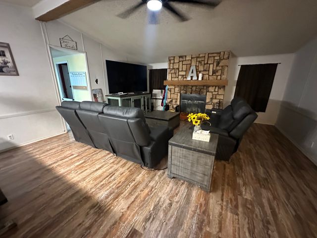 236 Oak Grove Circle, Elm Mott, TX 76640