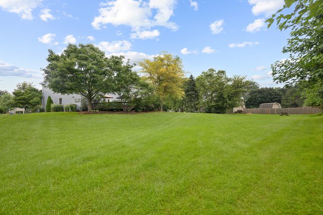 2877 Sarah Court, Elgin, IL 60124