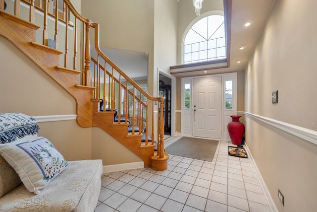 2877 Sarah Court, Elgin, IL 60124