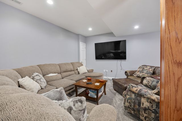 2877 Sarah Court, Elgin, IL 60124