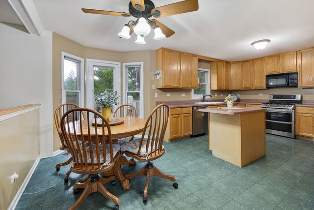2877 Sarah Court, Elgin, IL 60124