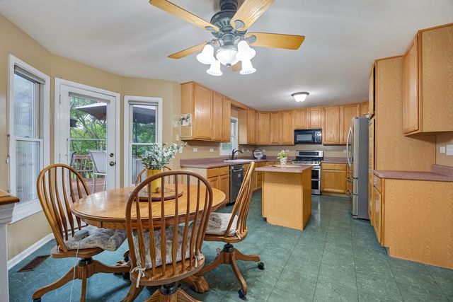 2877 Sarah Court, Elgin, IL 60124