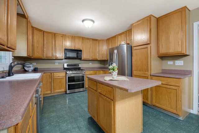 2877 Sarah Court, Elgin, IL 60124