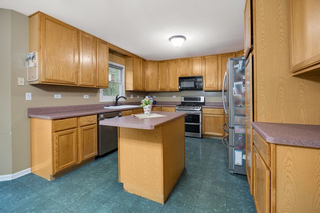 2877 Sarah Court, Elgin, IL 60124