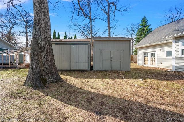 5832 Glen Echo Drive, Howell, MI 48843