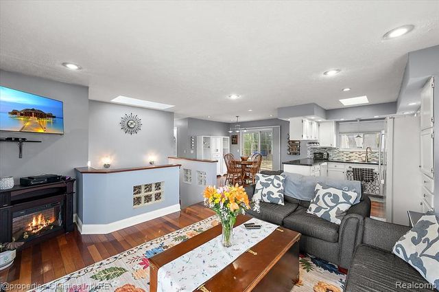 5832 Glen Echo Drive, Howell, MI 48843