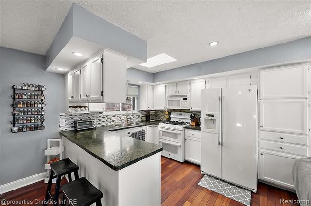 5832 Glen Echo Drive, Howell, MI 48843