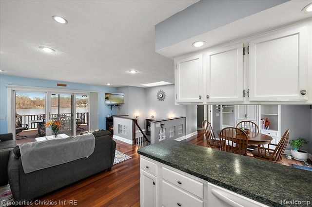 5832 Glen Echo Drive, Howell, MI 48843