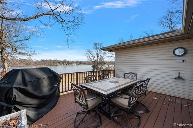 5832 Glen Echo Drive, Howell, MI 48843