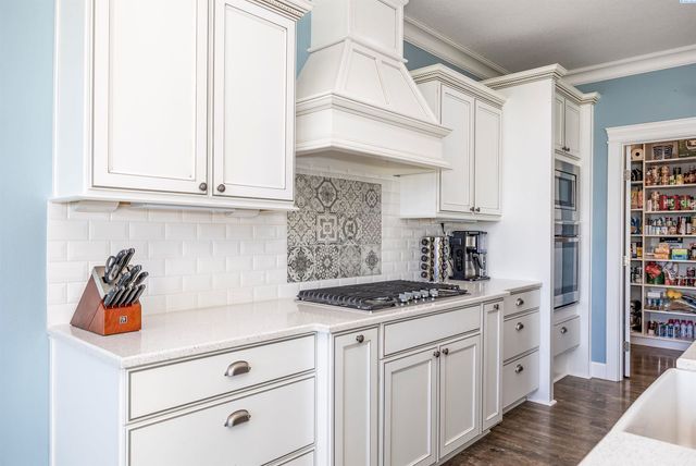 2807 N Riverside Drive, West Richland, WA 99353