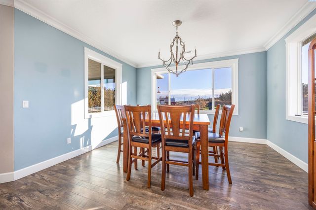 2807 N Riverside Drive, West Richland, WA 99353