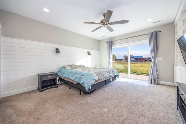 2807 N Riverside Drive, West Richland, WA 99353