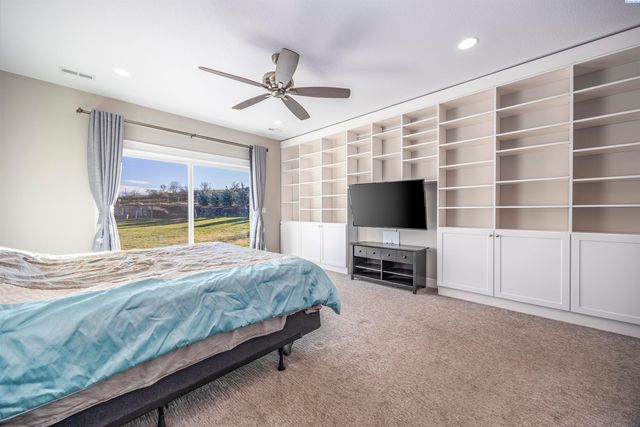 2807 N Riverside Drive, West Richland, WA 99353