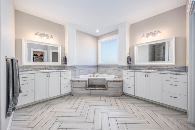 2807 N Riverside Drive, West Richland, WA 99353