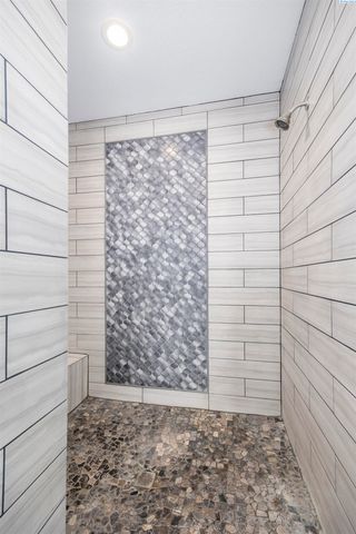 2807 N Riverside Drive, West Richland, WA 99353