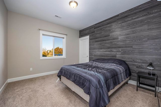 2807 N Riverside Drive, West Richland, WA 99353