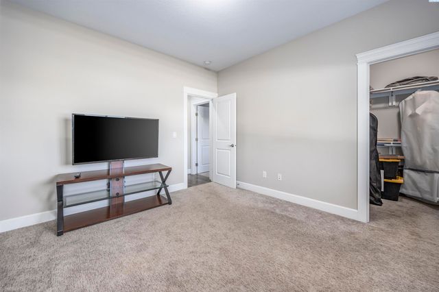 2807 N Riverside Drive, West Richland, WA 99353