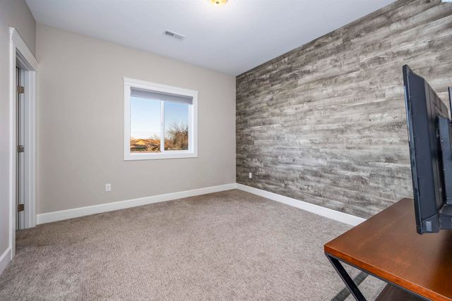 2807 N Riverside Drive, West Richland, WA 99353