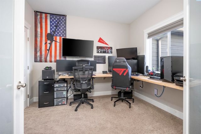 2807 N Riverside Drive, West Richland, WA 99353