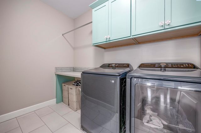 2807 N Riverside Drive, West Richland, WA 99353