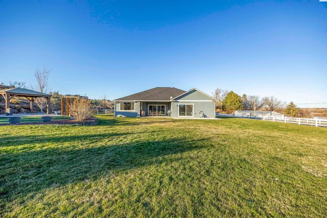 2807 N Riverside Drive, West Richland, WA 99353