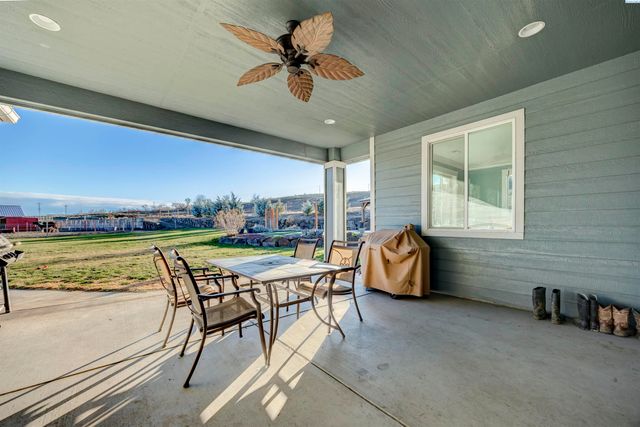 2807 N Riverside Drive, West Richland, WA 99353