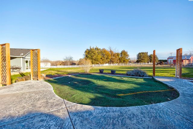 2807 N Riverside Drive, West Richland, WA 99353