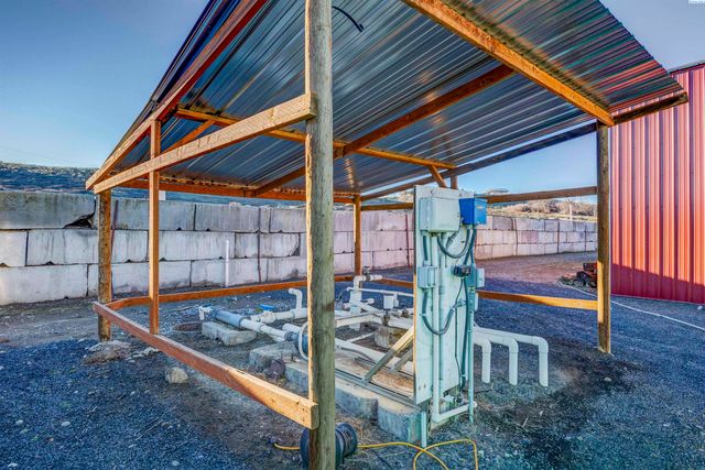 2807 N Riverside Drive, West Richland, WA 99353