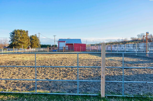 2807 N Riverside Drive, West Richland, WA 99353