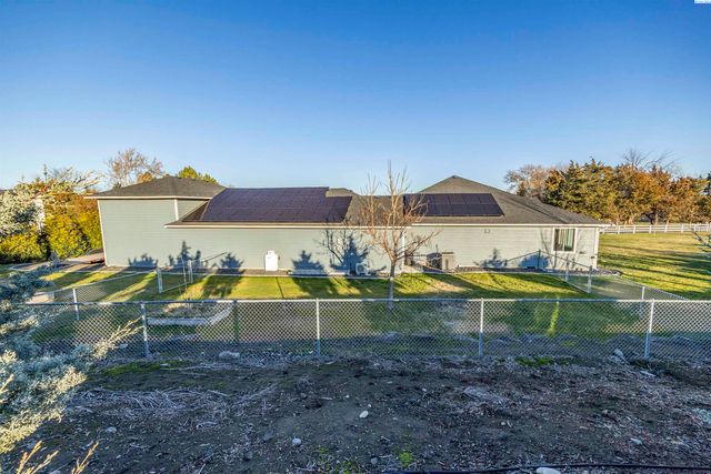 2807 N Riverside Drive, West Richland, WA 99353