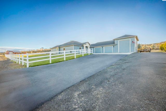 2807 N Riverside Drive, West Richland, WA 99353
