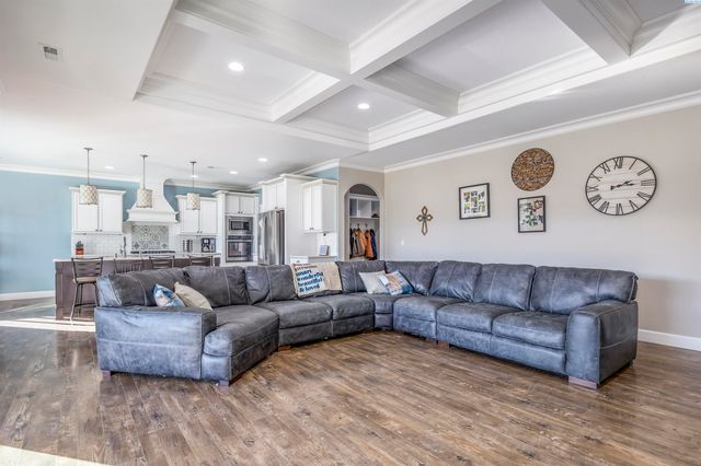 2807 N Riverside Drive, West Richland, WA 99353