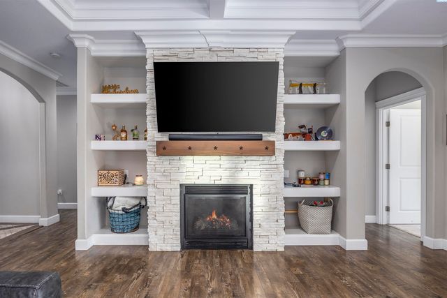 2807 N Riverside Drive, West Richland, WA 99353