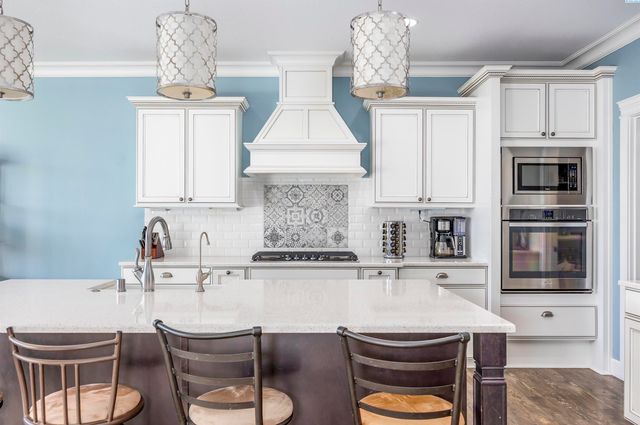 2807 N Riverside Drive, West Richland, WA 99353