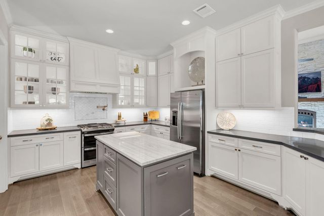 9050 Legacy Creek Court, Montgomery, TX 77316