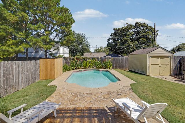 1555 S Gillette Avenue, Tulsa, OK 74104