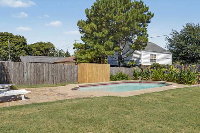 1555 S Gillette Avenue, Tulsa, OK 74104