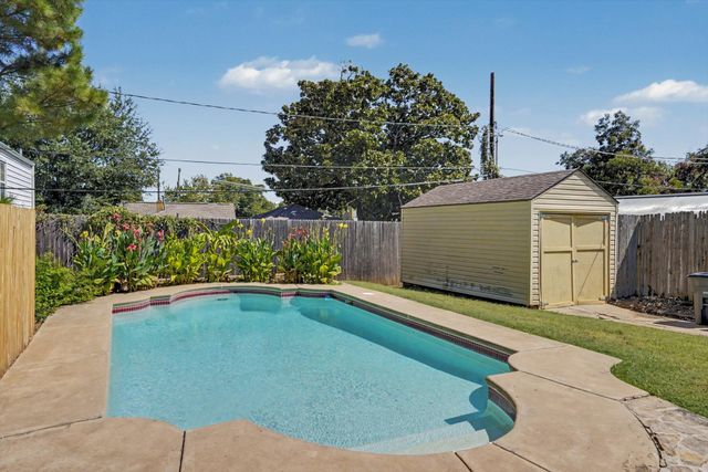 1555 S Gillette Avenue, Tulsa, OK 74104