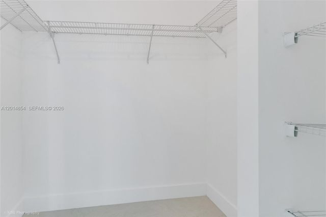 300 S Biscayne Blvd T-2807, Miami, FL 33131