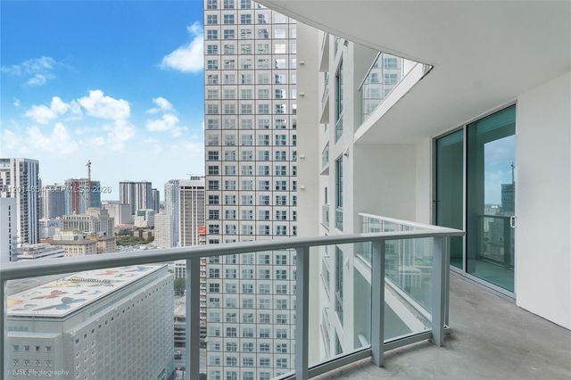 300 S Biscayne Blvd T-2807, Miami, FL 33131